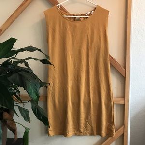 Easy modal dress with tie detail in back